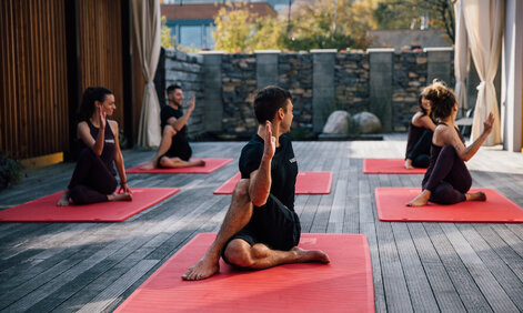 Awakening yoga v cebtre VIGEO