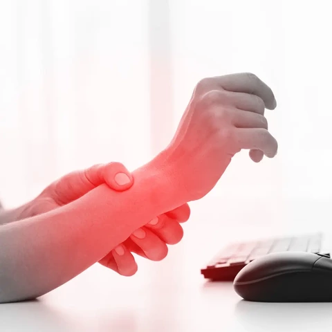 bolesť zápästia | zápalové postihnutie šliach palca