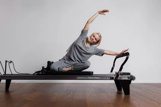 Pilates reformer cvičenie | VIGEO Pohybové centrum Pilates reformer cvičenie | VIGEO Pohybové centrum